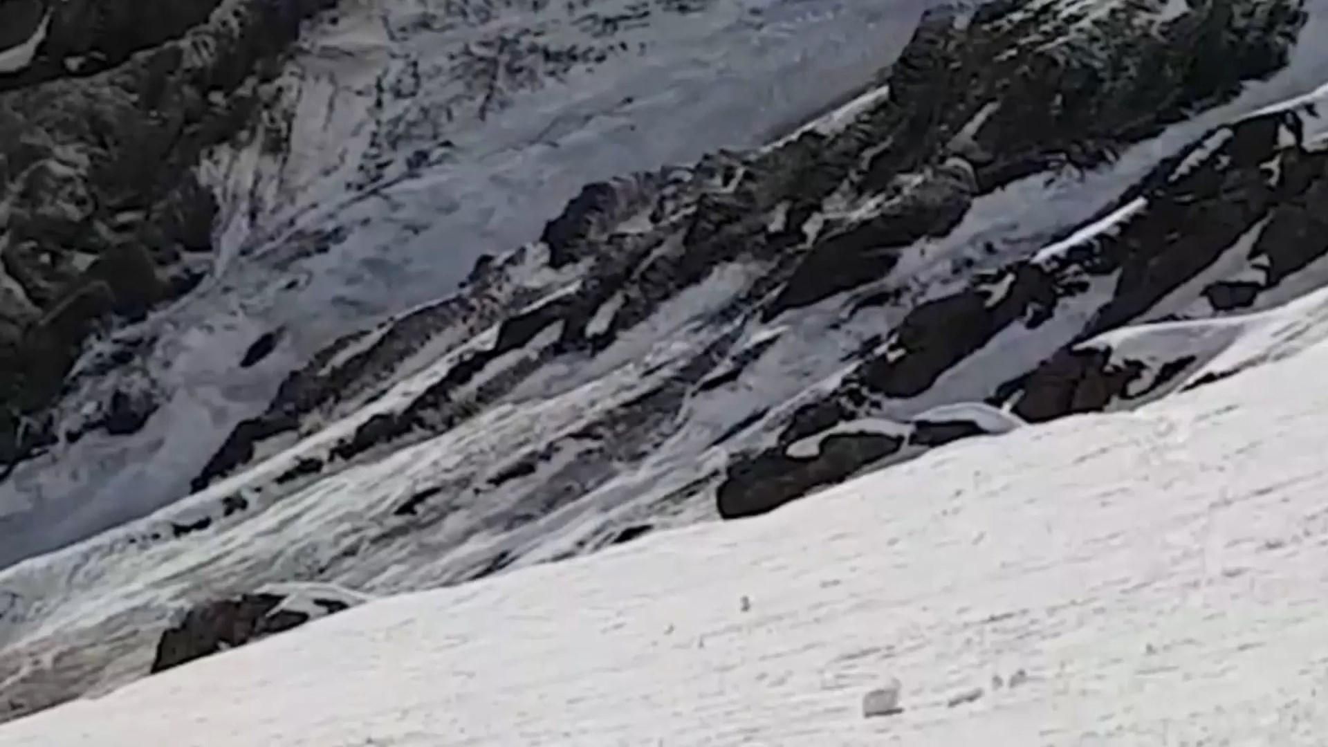 В швейцарских Альпах сошла лавина: началась спасательная операция