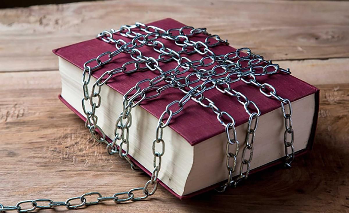 В Україну заборонили ввозити 19 російських книг, які містять пропаганду В Україну заборонили ввозити 19 російських книг, які містять пропаганду