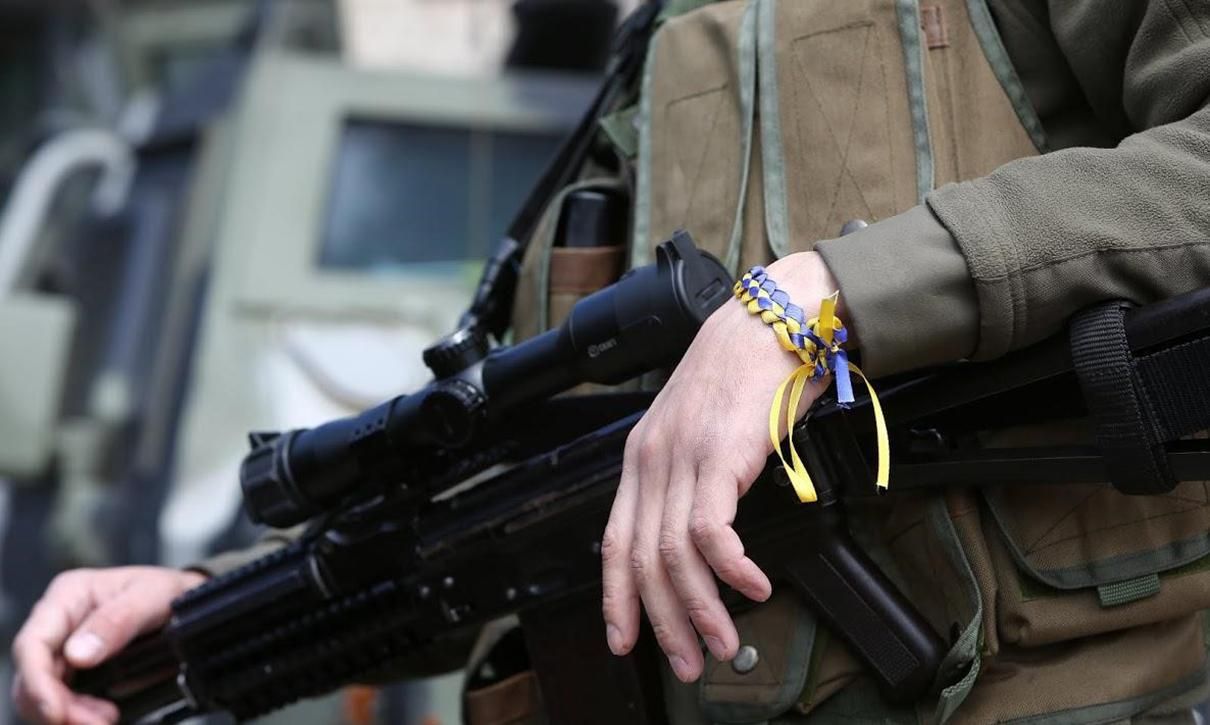 Митці створили унікальну виставку речей загиблих на Донбасі: зворушливі фото Митці створили унікальну виставку речей загиблих на Донбасі: зворушливі фото