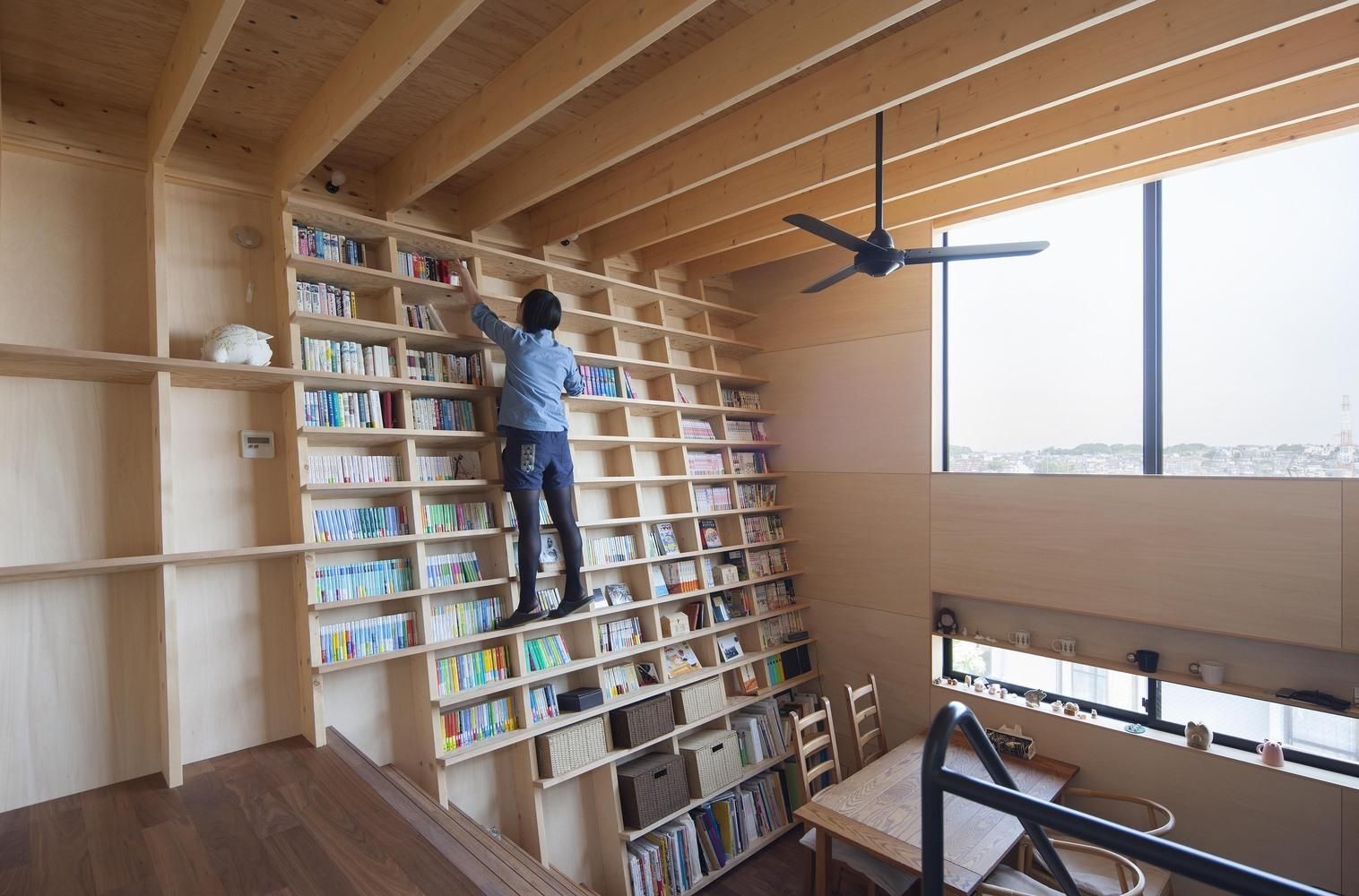 Книжный шкаф, который никогда не упадет: японский архитектор спроектировал уникальный дом