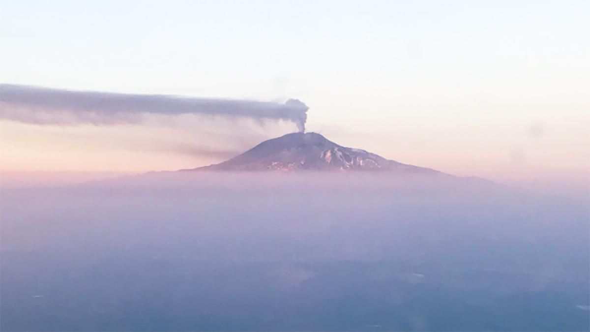На Сицилії активізувався найбільший вулкан Європи: фото і відео
