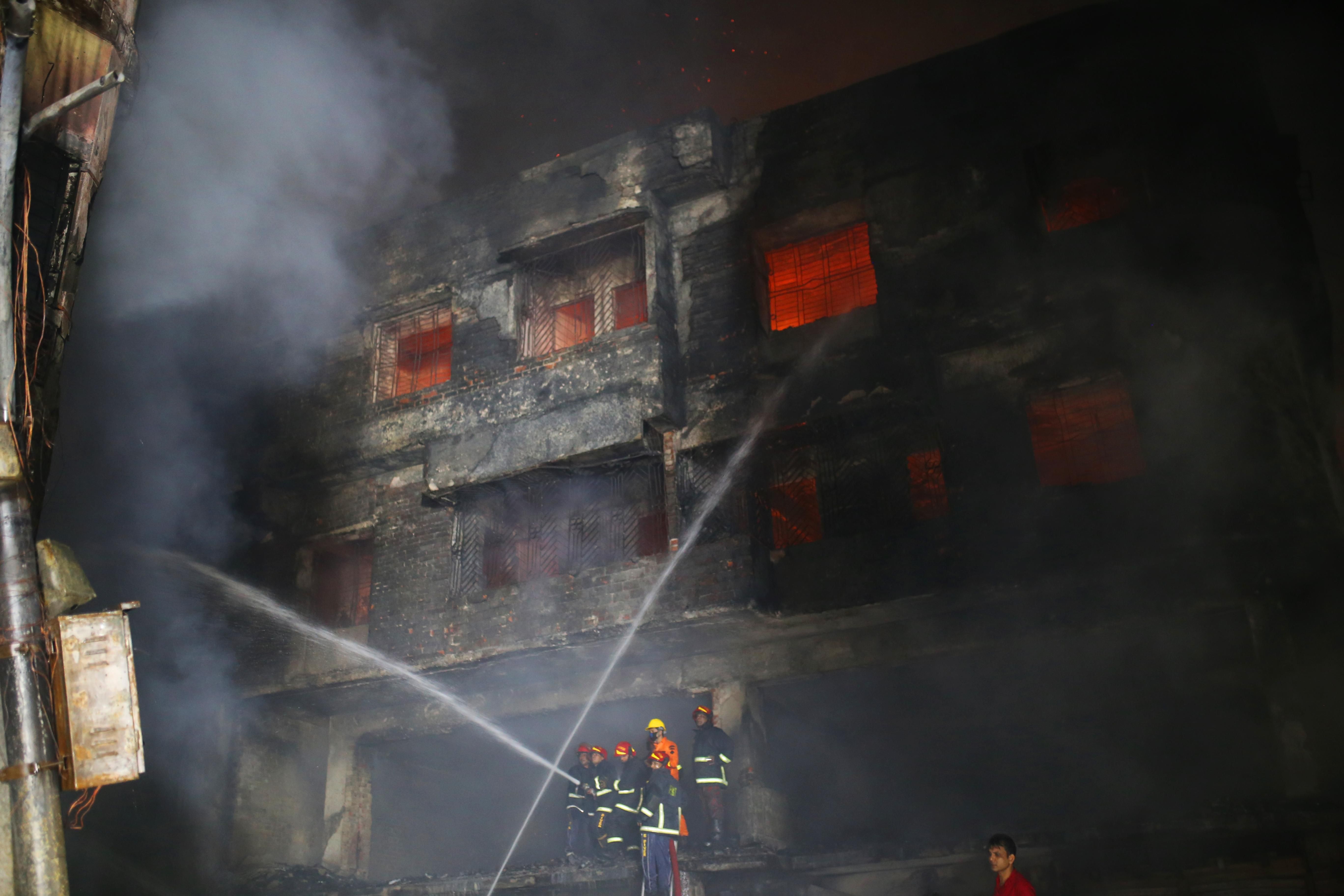 Пожар в Бангладеш 21.02.2019: погибли 81 человек – фото и видео пожара