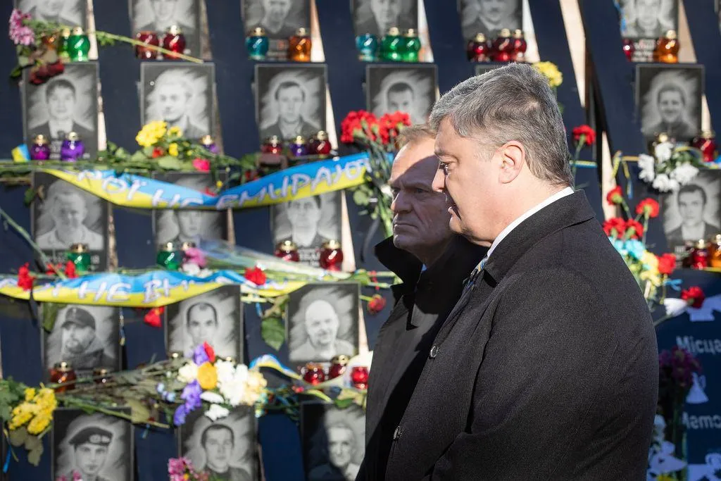 Порошенка разом з Дональдом Туском вшанували пам'ять героїв Майдану
