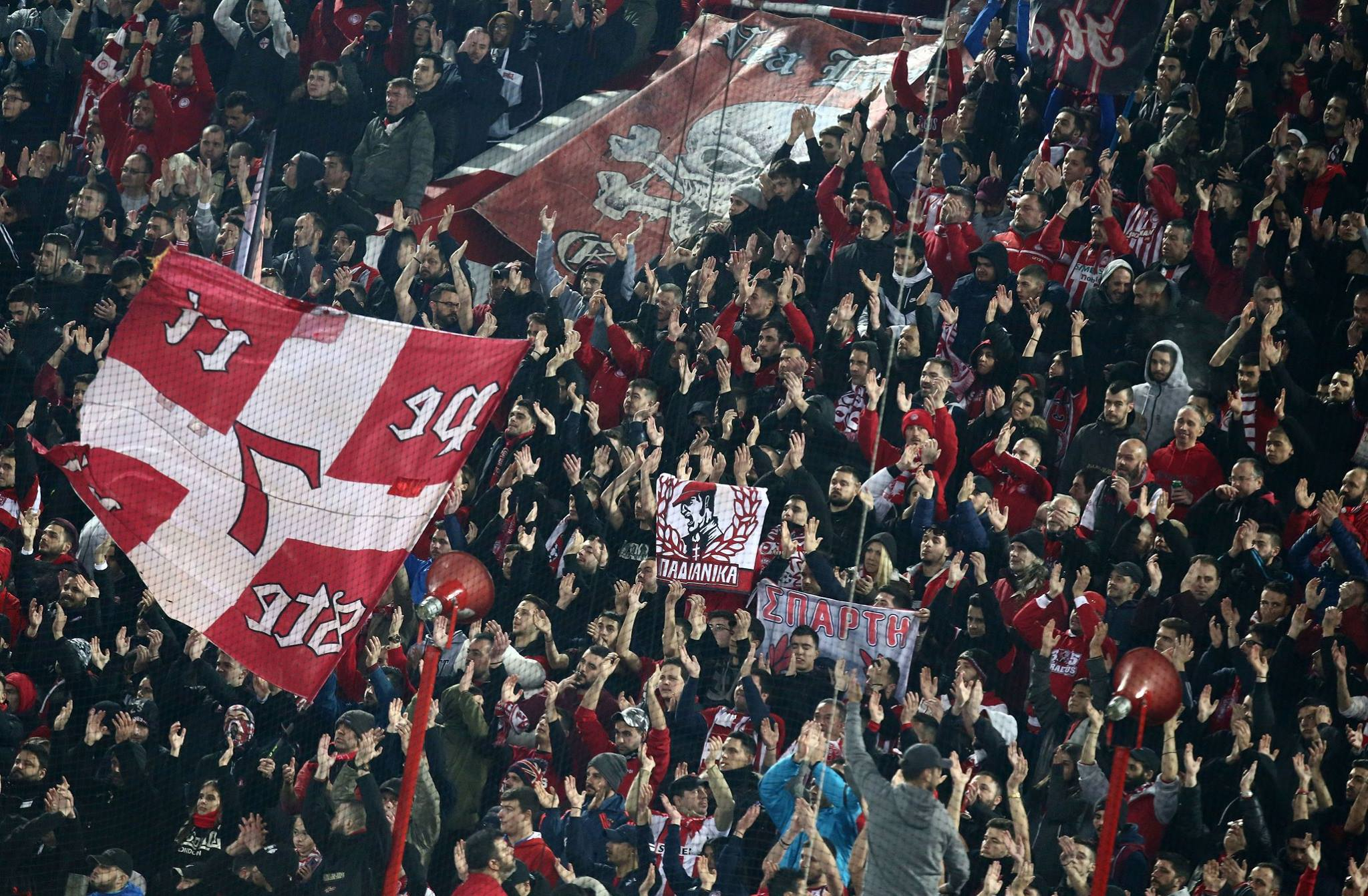 "Олимпиакос" посоветовал фанатам в Киеве не вступать в дискуссии о войне на Донбассе и России