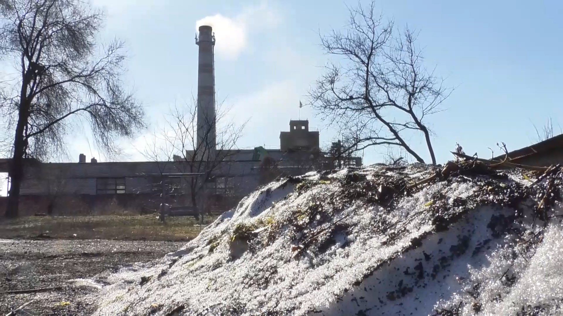 Місцева ТЕЦ отруює людей вже 7 років: на Черкащині сажею вкрило вулиці міста Місцева ТЕЦ отруює людей вже 7 років: на Черкащині сажею вкрило вулиці міста