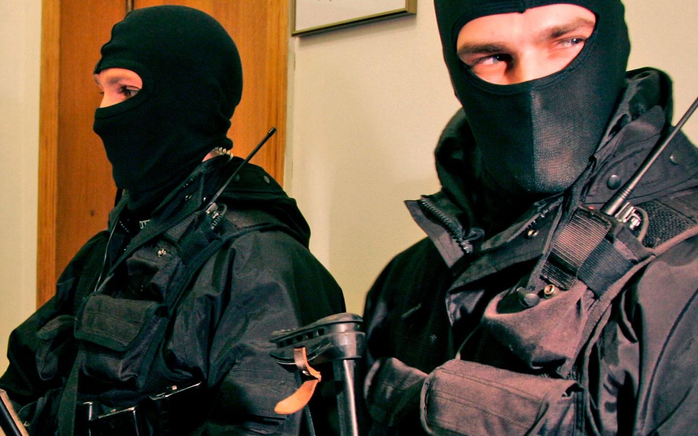 Поліція у Миколаєві прийшла з обшуками до шкіл та дитячих садків
