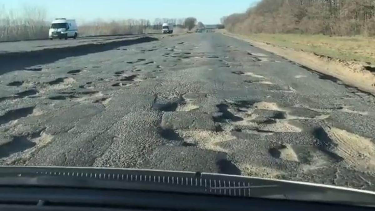 Чому руйнується траса Київ–Одеса: відповідь "Укравтодору"