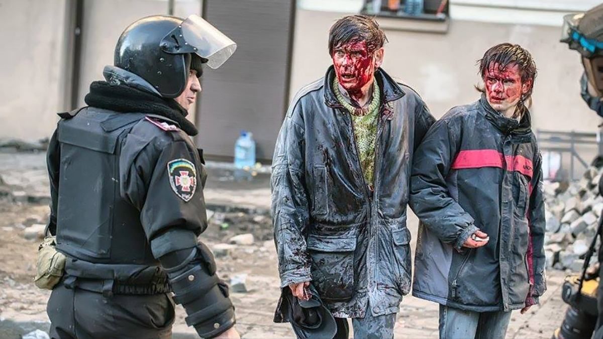 Чинний полковник Нацгвардії бив ногами нинішнього бійця ЗСУ на Майдані: з'явилися обурливі фото