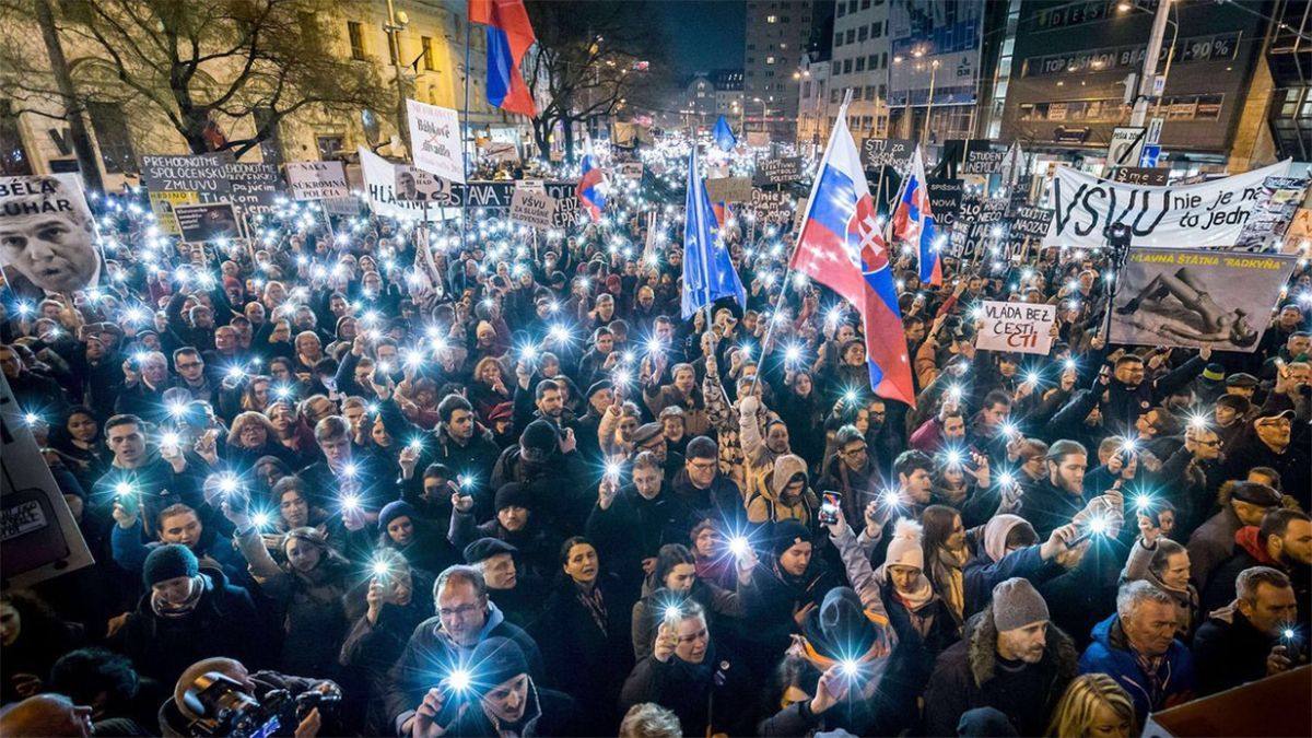 Убийство журналиста в Словакии: тысячи людей вышли на акции памяти – фото и видео