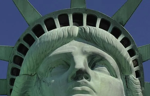 Статуя Свободи 25 вікон США
