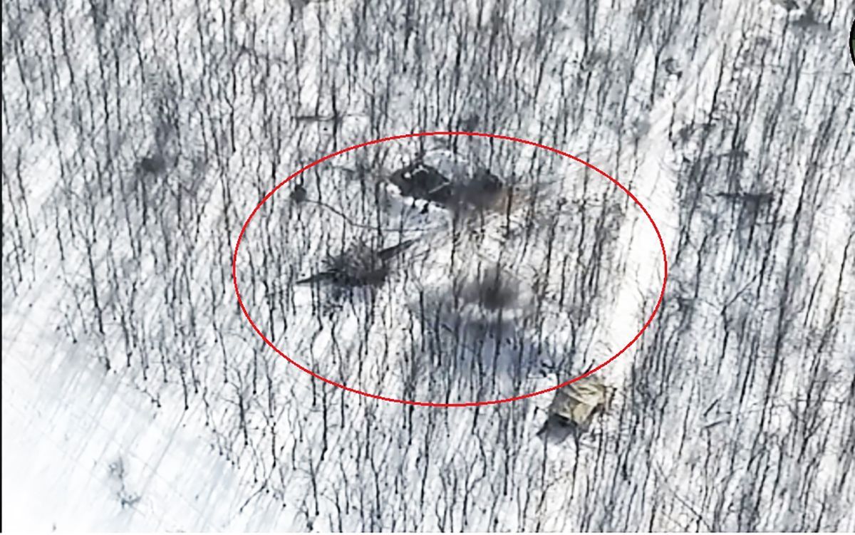 Украинские военные уничтожили танк и укрытие боевиков на Донбассе: мощное видео Украинские военные уничтожили танк и укрытие боевиков на Донбассе: мощное видео