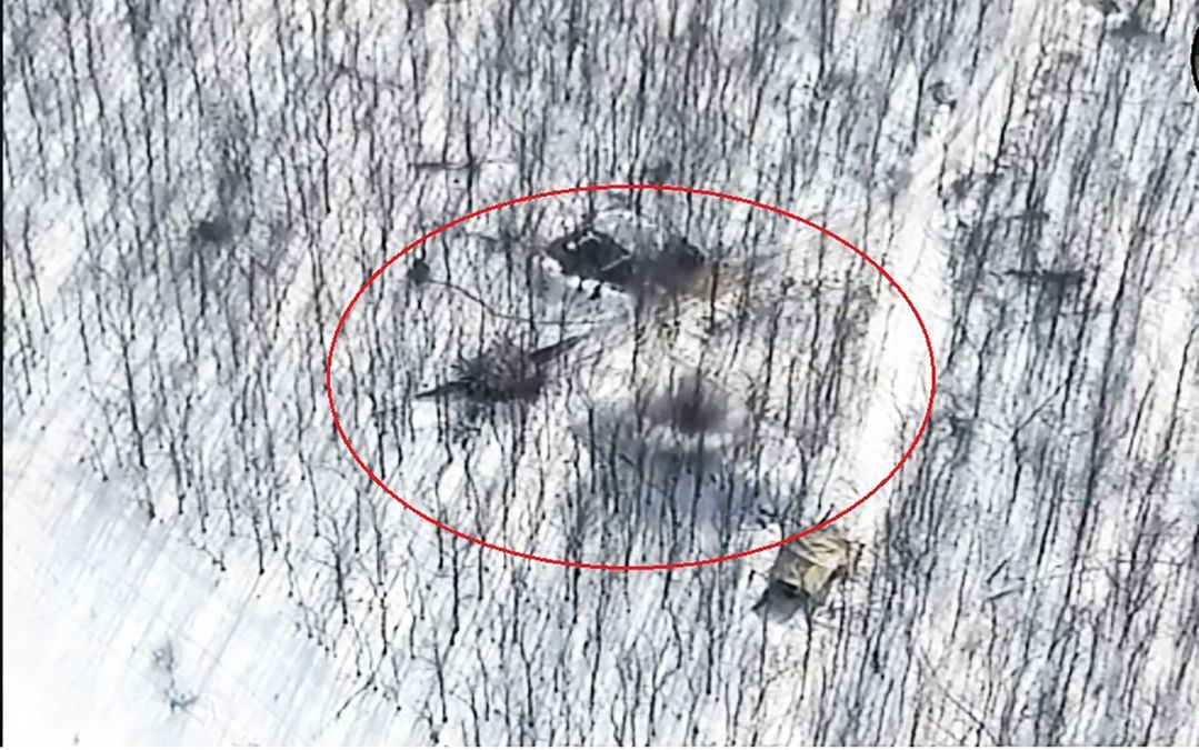 Украинские военные уничтожили танк и укрытие боевиков на Донбассе: мощное видео Украинские военные уничтожили танк и укрытие боевиков на Донбассе: мощное видео