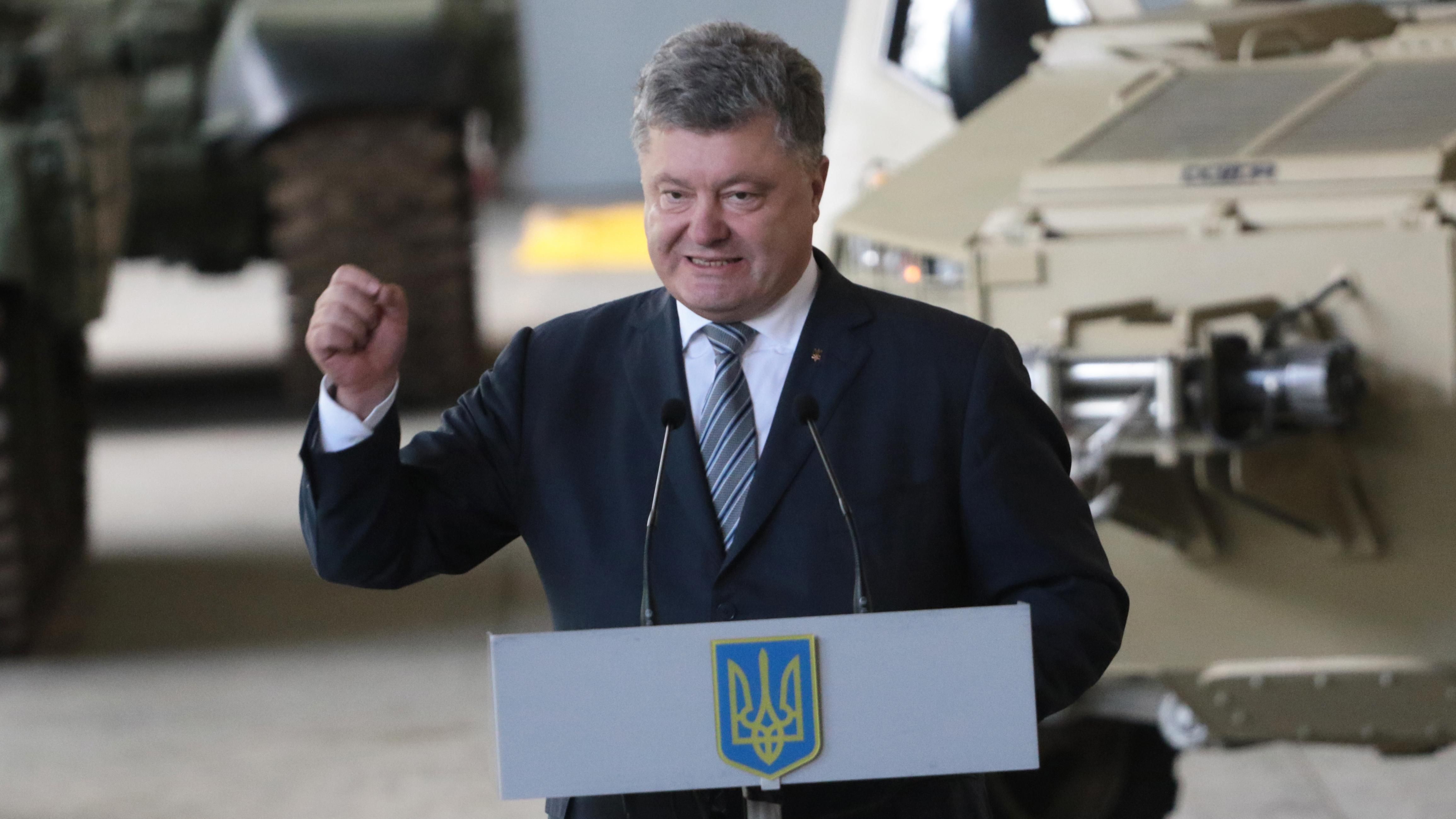 Почему в Украине решили отменить празднование 23 февраля: объяснение от Порошенко