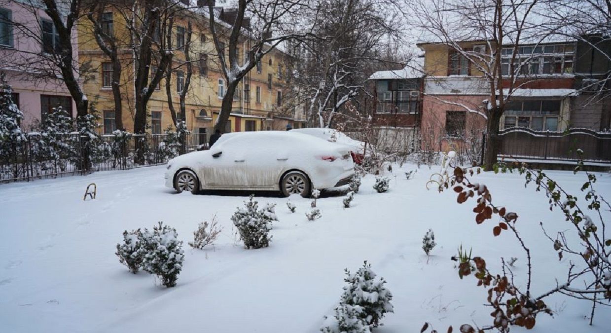 У Криму – різке похолодання, півострів засипало снігом: фото, відео