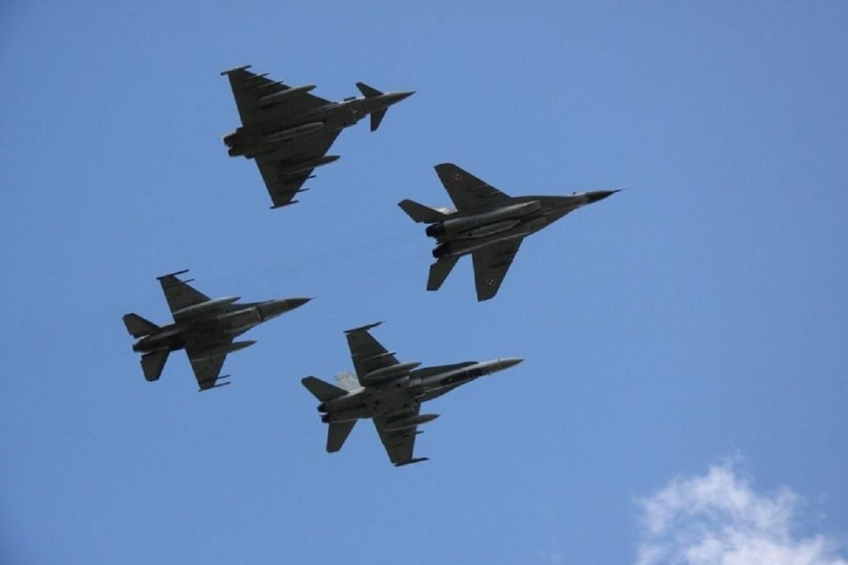 Над подконтрольным Украине поселком на Донбассе пролетели военные самолеты, – ОБСЕ
