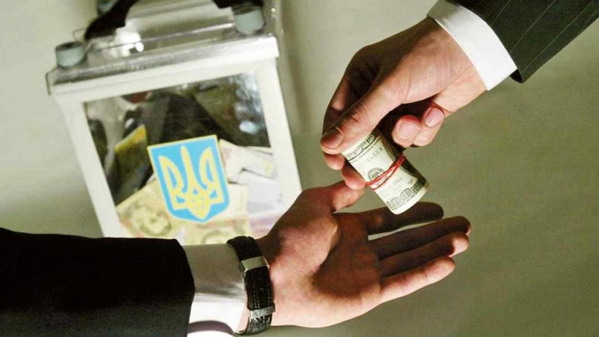 В Чернигове пытались подкупить избирателей, чтобы они голосовали за Порошенко: видео