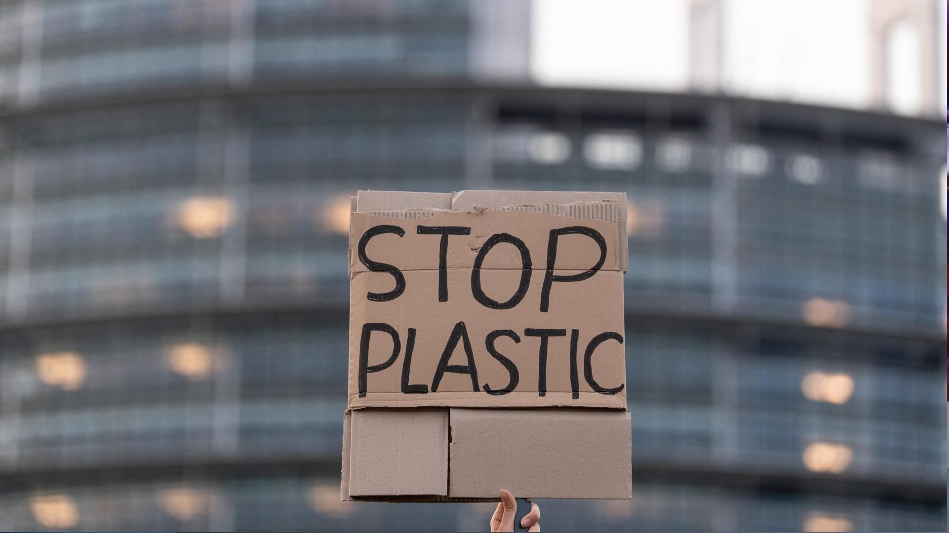 У світі зменшують використання пластику: що роблять в Україні