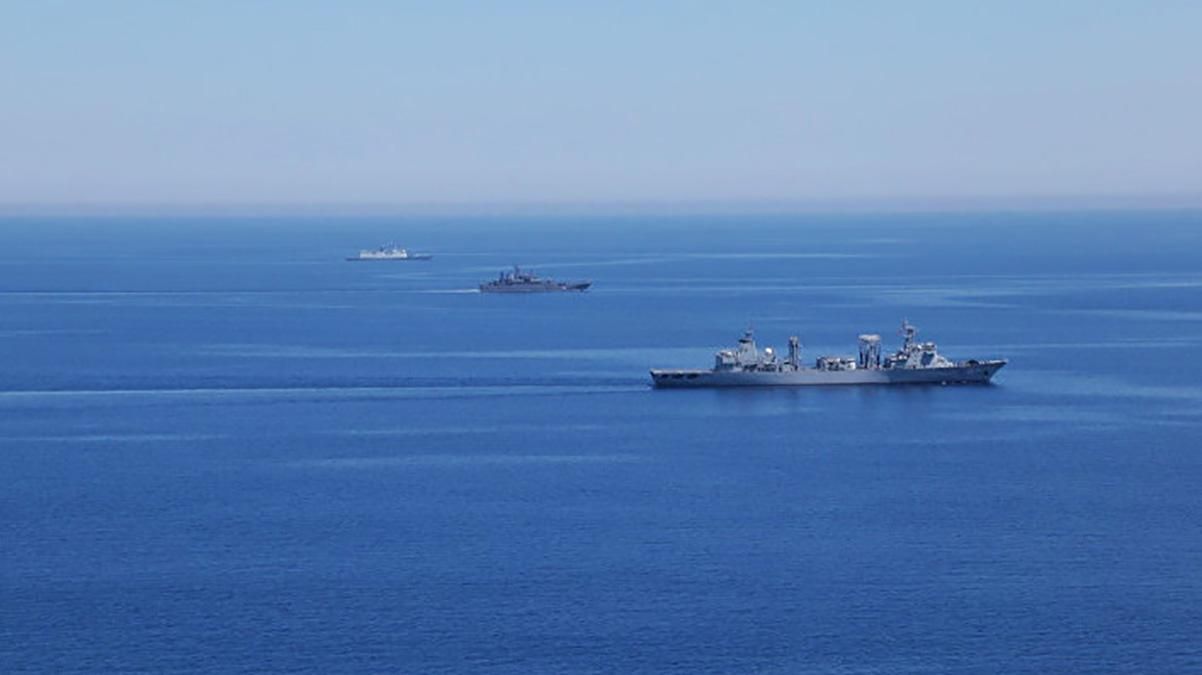 Мадуро надіслав кораблі ВМС Венесуели перехопити судна з гумдопомогою