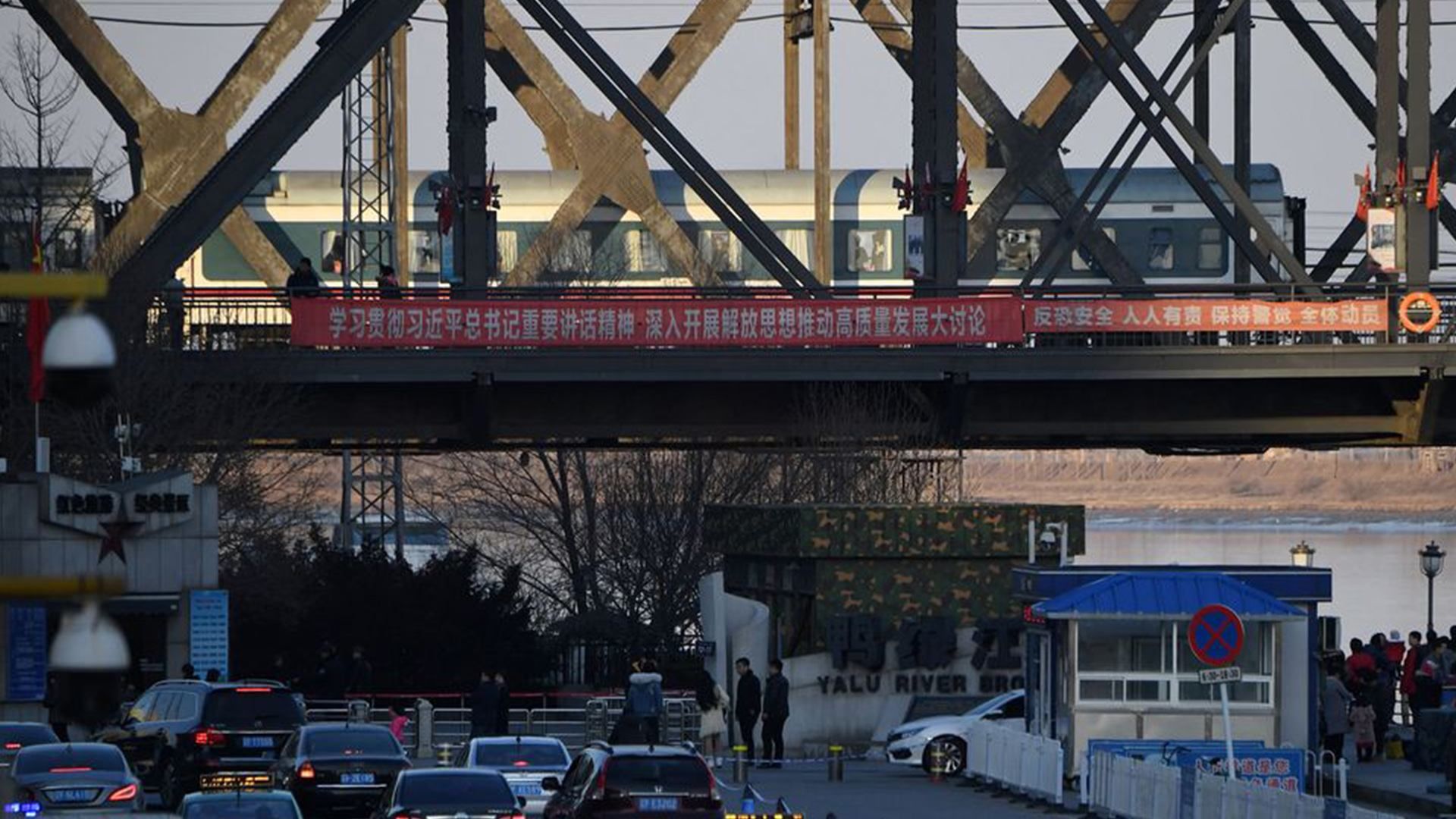 Кім Чен Ин вирушив броньованим потягом до В'єтнаму на зустріч із Трампом Кім Чен Ин вирушив броньованим потягом до В'єтнаму на зустріч із Трампом