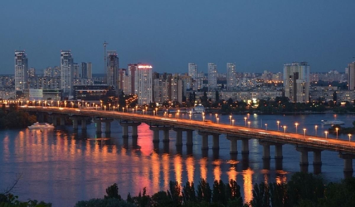 У Києві перекрито рух транспорту на мосту Патона