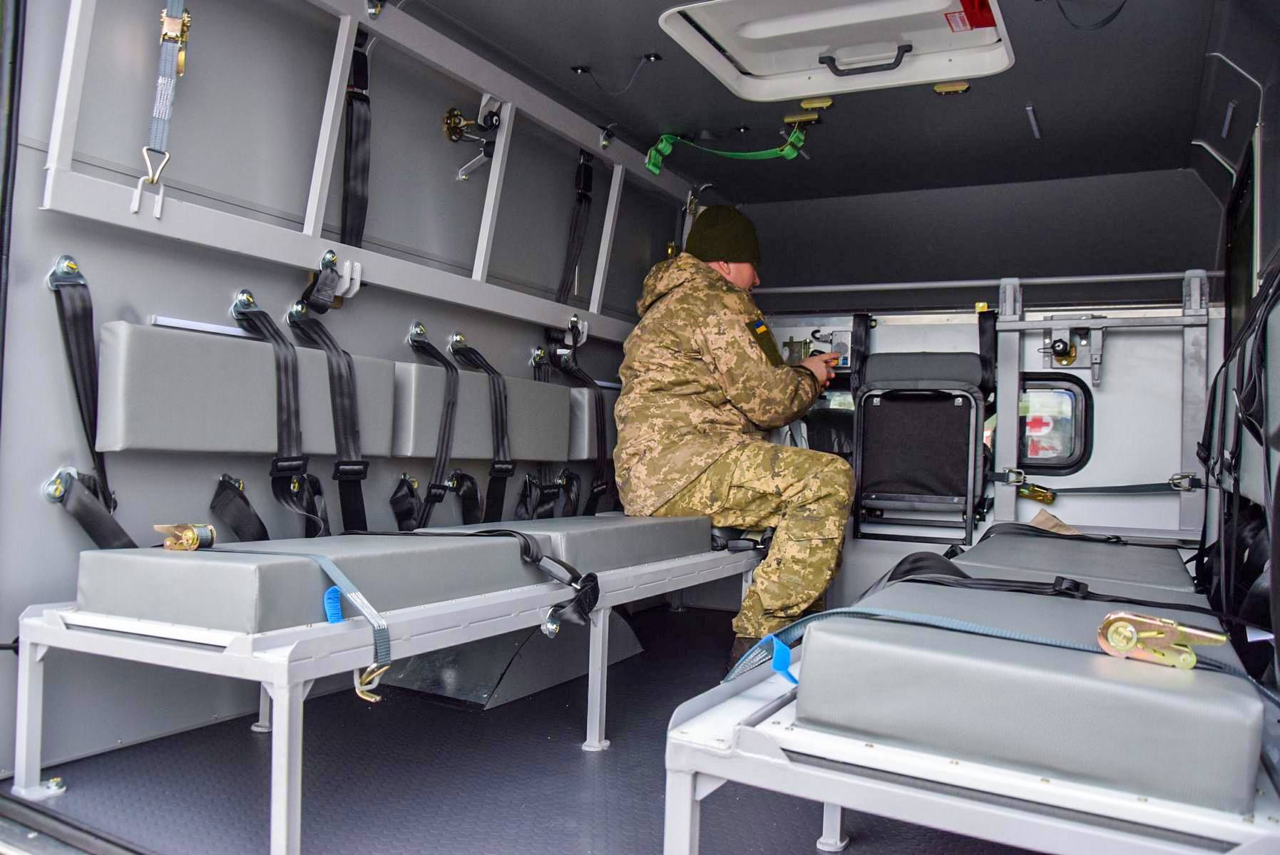 Як виготовляють санітарне авто "Богдан 2251" для потреб військових? (фото) Як виготовляють санітарне авто "Богдан 2251" для потреб військових? (фото)