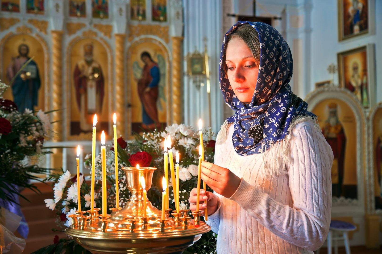 Могут ли женщины ходить в церковь без платка: ответ ПЦУ