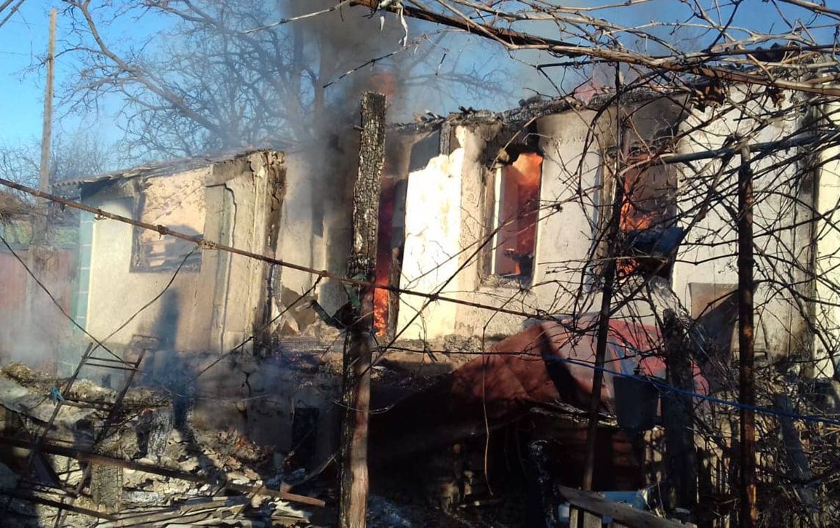 Російські міни розривались прямо у будинках: бойовики обстріляли Золоте та Новоолександрівку