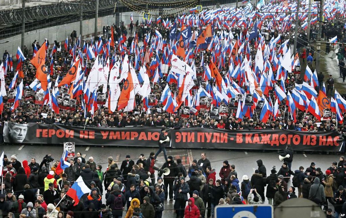 В Россия прошли массовые марши памяти Немцова: участники скандируют "Украина, мы с тобой"