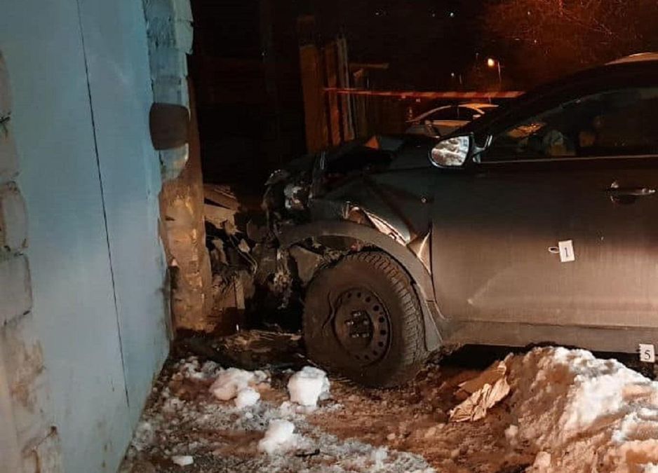 У Києві поліція зі стріляниною зупинила позашляховик з п'яною жінкою за кермом У Києві поліція зі стріляниною зупинила позашляховик з п'яною жінкою за кермом