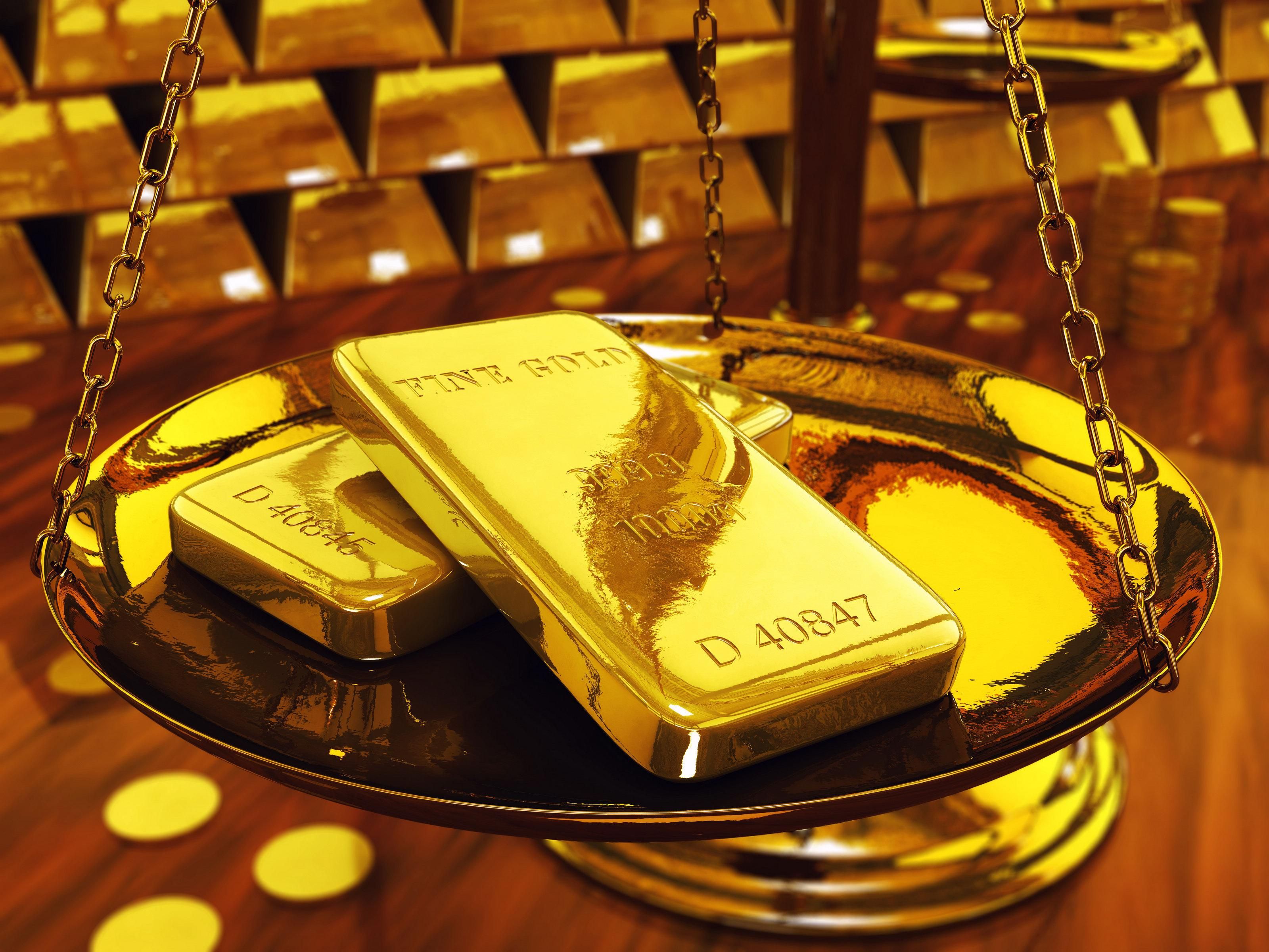 Украинцы покупают по три килограмма золота на неделю
