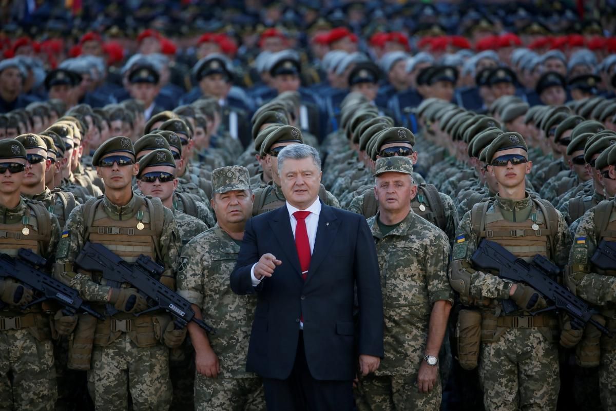 Журналісти викрили скандальну схему: як наближені до Порошенка обкрадають армію