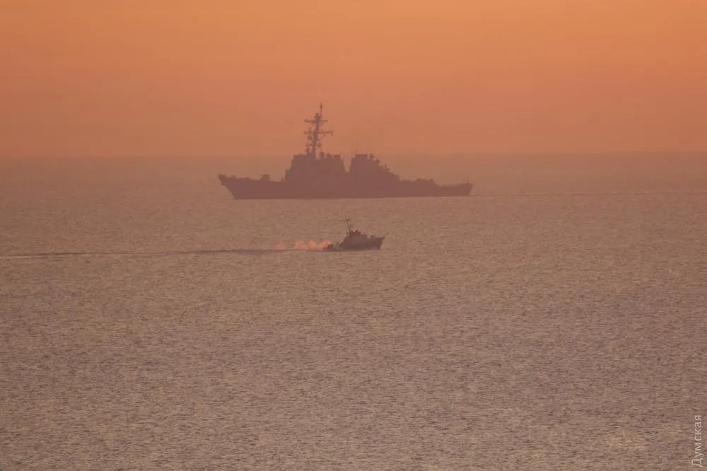 американський військовий корабель есмінець Чорне море американський військовий корабель есмінець Чорне море