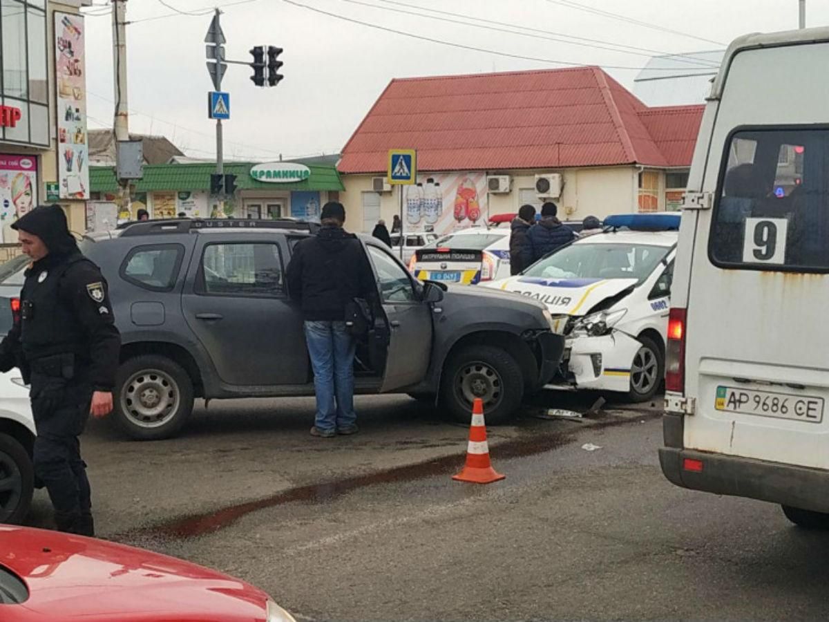 У Запоріжжі сталася потрійна ДТП за участю поліцейських