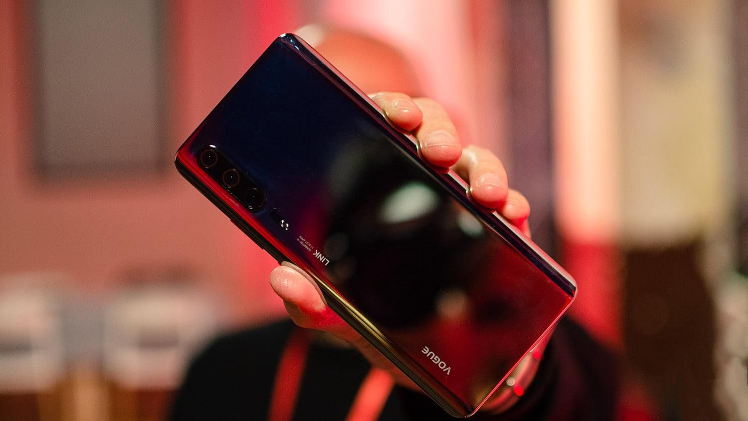 Смартфон Huawei P30 засвітився на "живих" фото