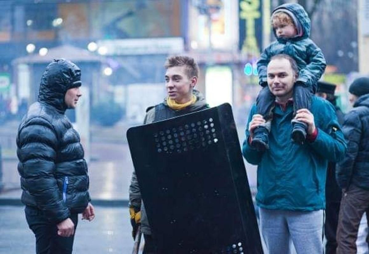 Майдановца и добровольца Романюка выпустили на поруки после 4 лет ареста: трогательное видео