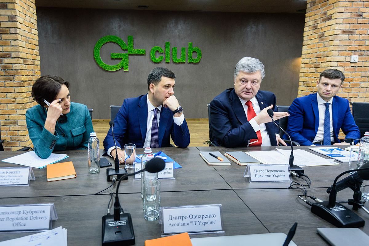 Запрет ФЛП: Порошенко с Гройсманом успокоили работников IT-индустрии Запрет ФЛП: Порошенко с Гройсманом успокоили работников IT-индустрии