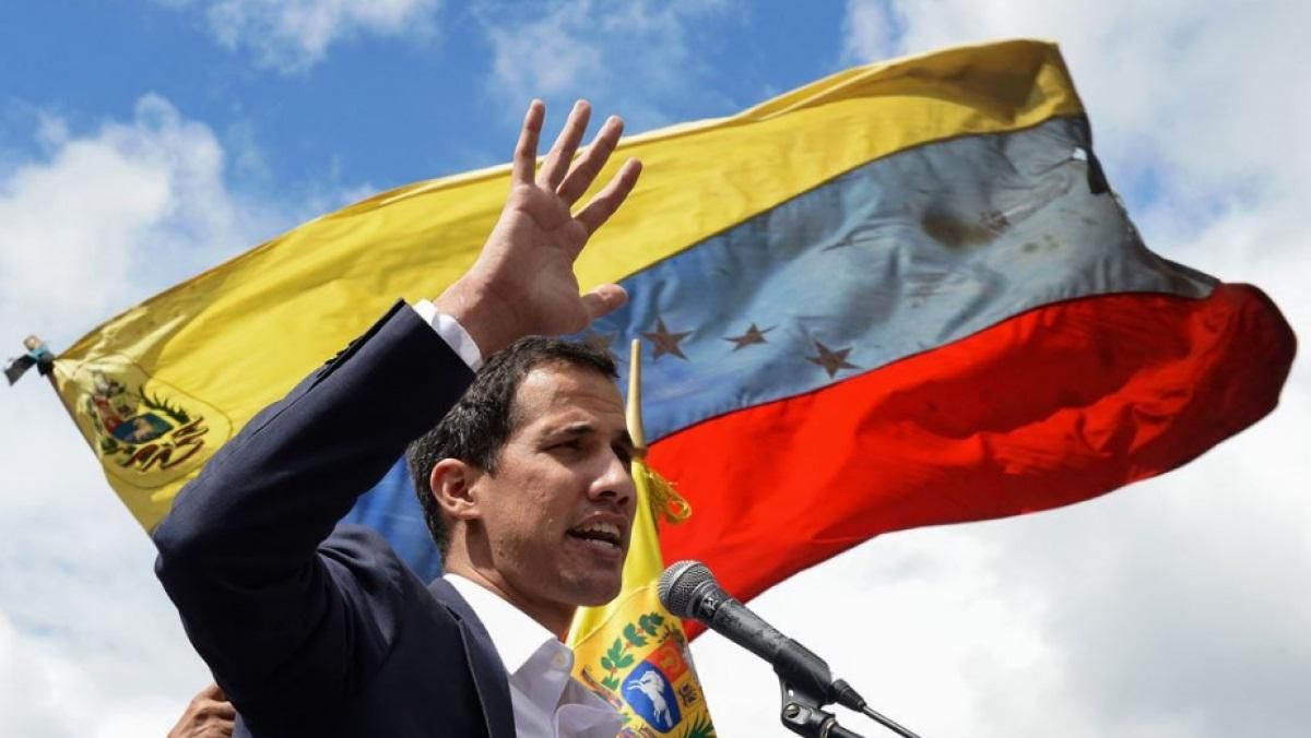 Гуайдо просит армию Венесуэлы защитить граждан от проправительственных группировок Гуайдо просит армию Венесуэлы защитить граждан от проправительственных группировок