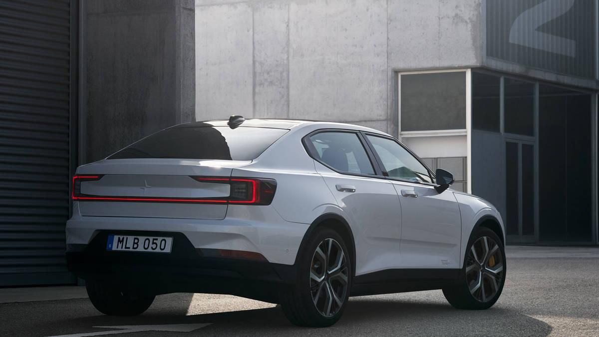 Volvo представила конкурента электрокара Tesla Model 3