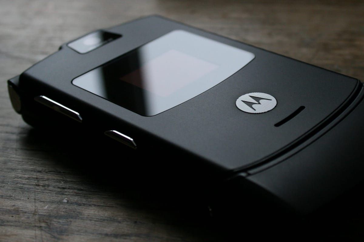 Motorola подтвердила разработку гибкого смартфона "жабки"