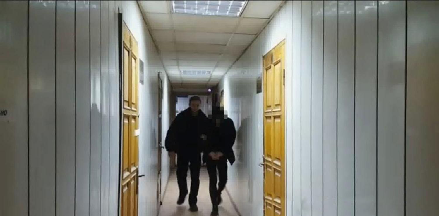 В Одесі молодик поранив поліцейського ножем у груди В Одесі молодик поранив поліцейського ножем у груди