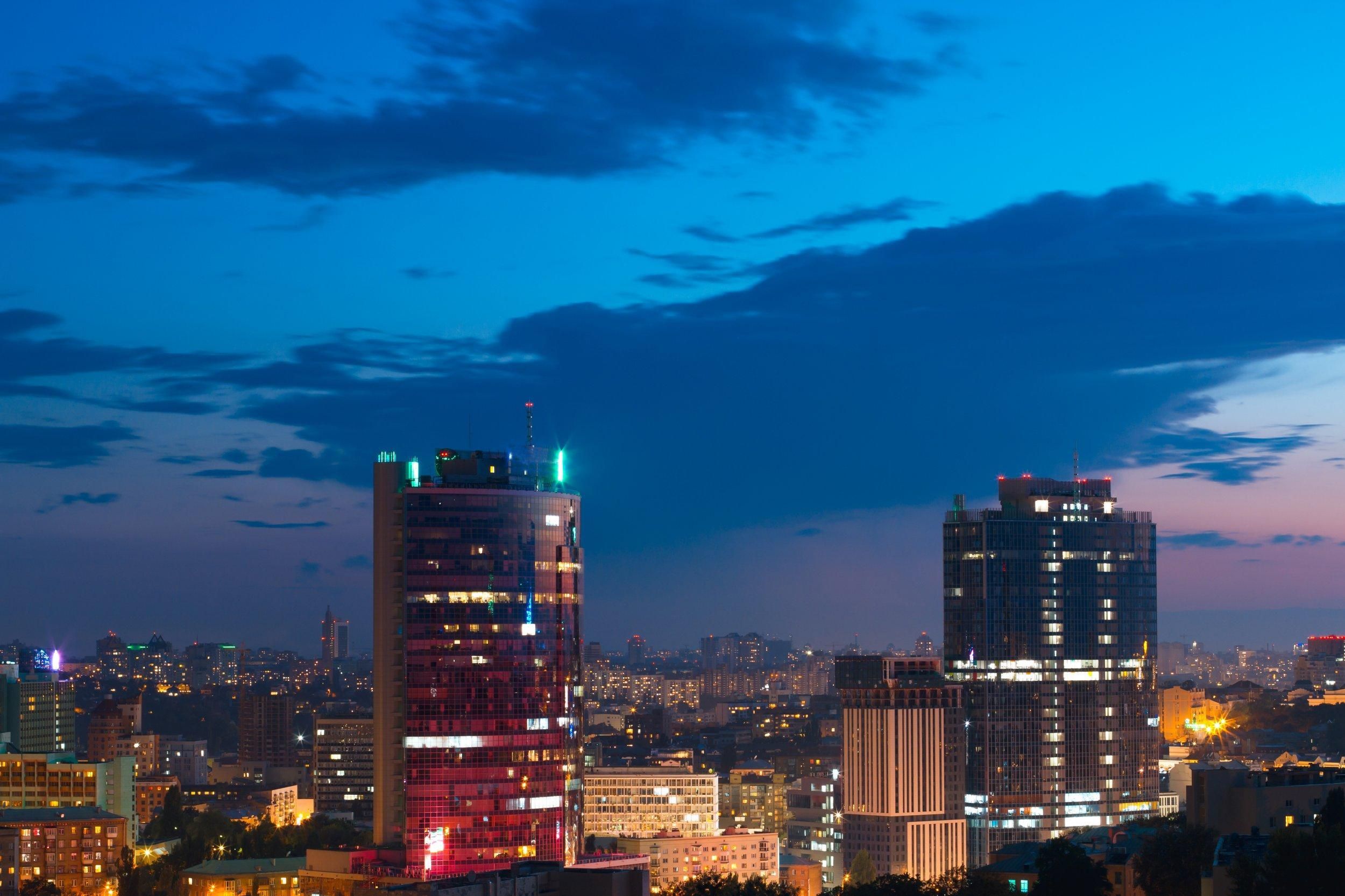 Хмарочоси дозволять будувати по всій Україні: в окремих областях це досі заборонено Хмарочоси дозволять будувати по всій Україні: в окремих областях це досі заборонено