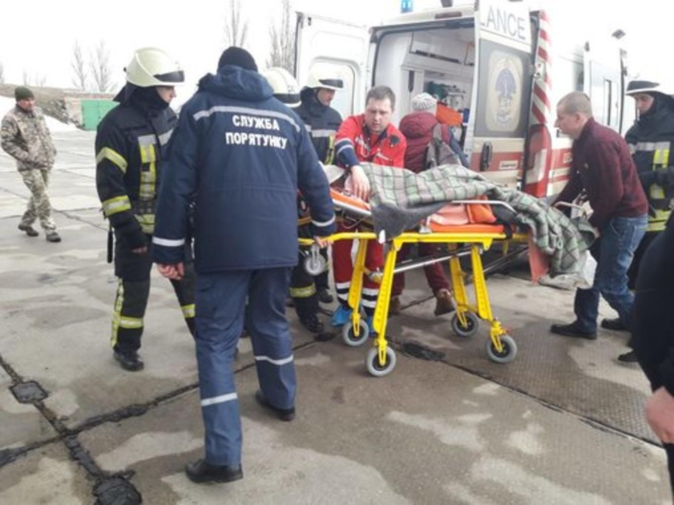  В Украине впервые эвакуировали больного ребенка спецсамолетом: видео