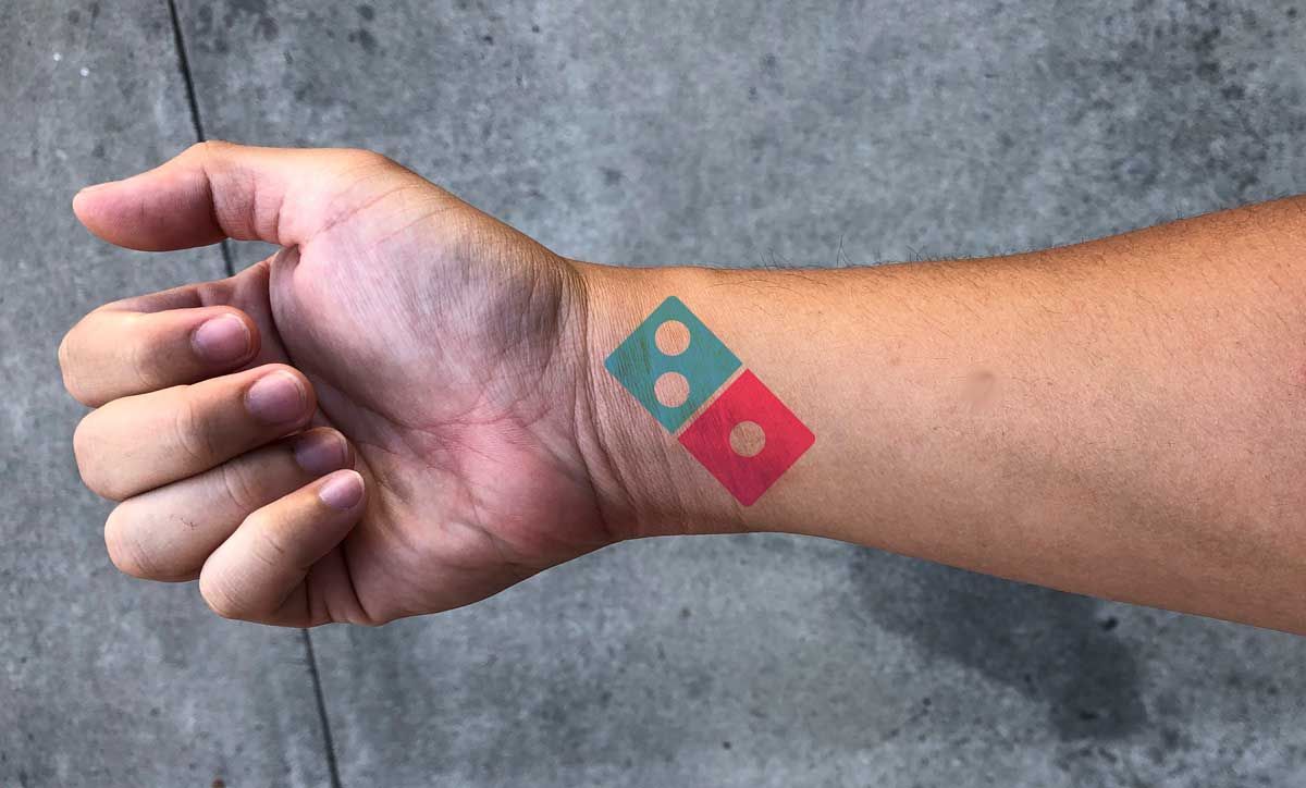 Росіян, які виграли "довічну" безкоштовну піцу, зобов'язали 100 років платити податки: деталі Росіян, які виграли "довічну" безкоштовну піцу, зобов'язали 100 років платити податки: деталі