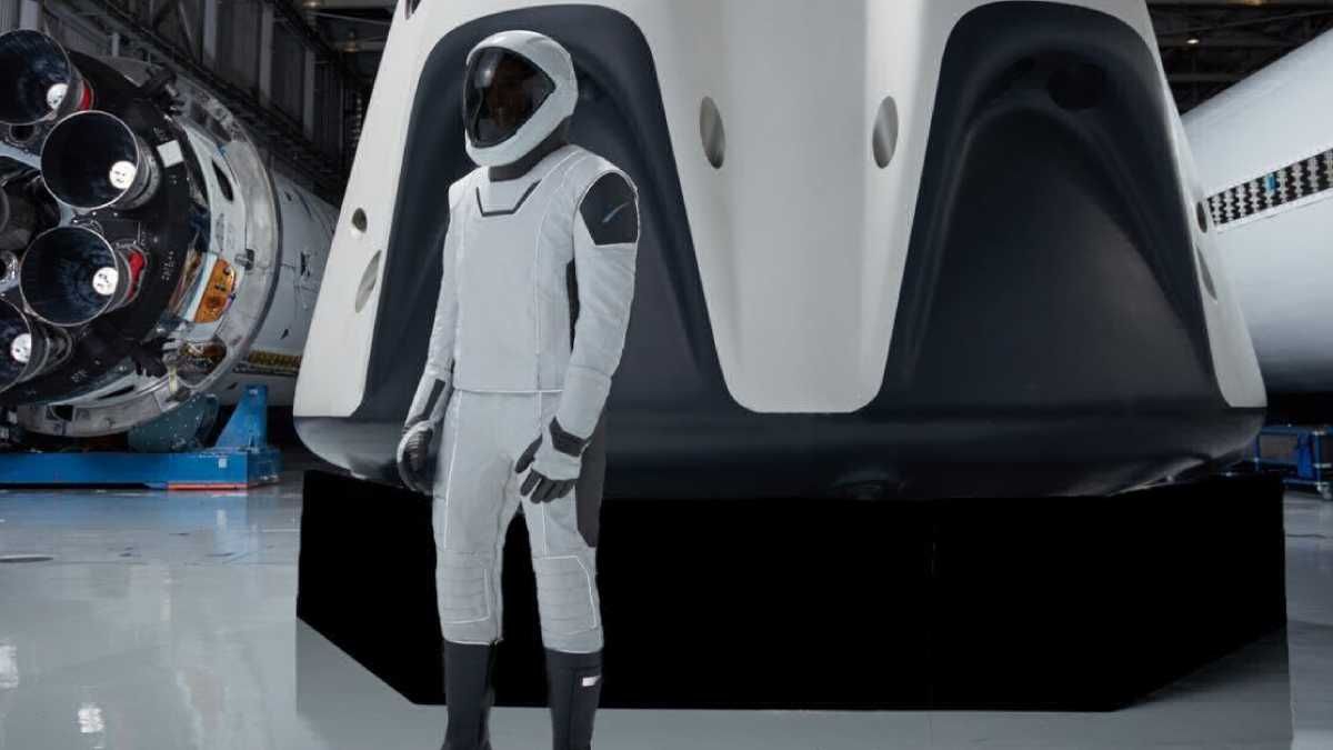 SpaceX запустить корабель Crew Dragon з жіночим манекеном на борту SpaceX запустить корабель Crew Dragon з жіночим манекеном на борту