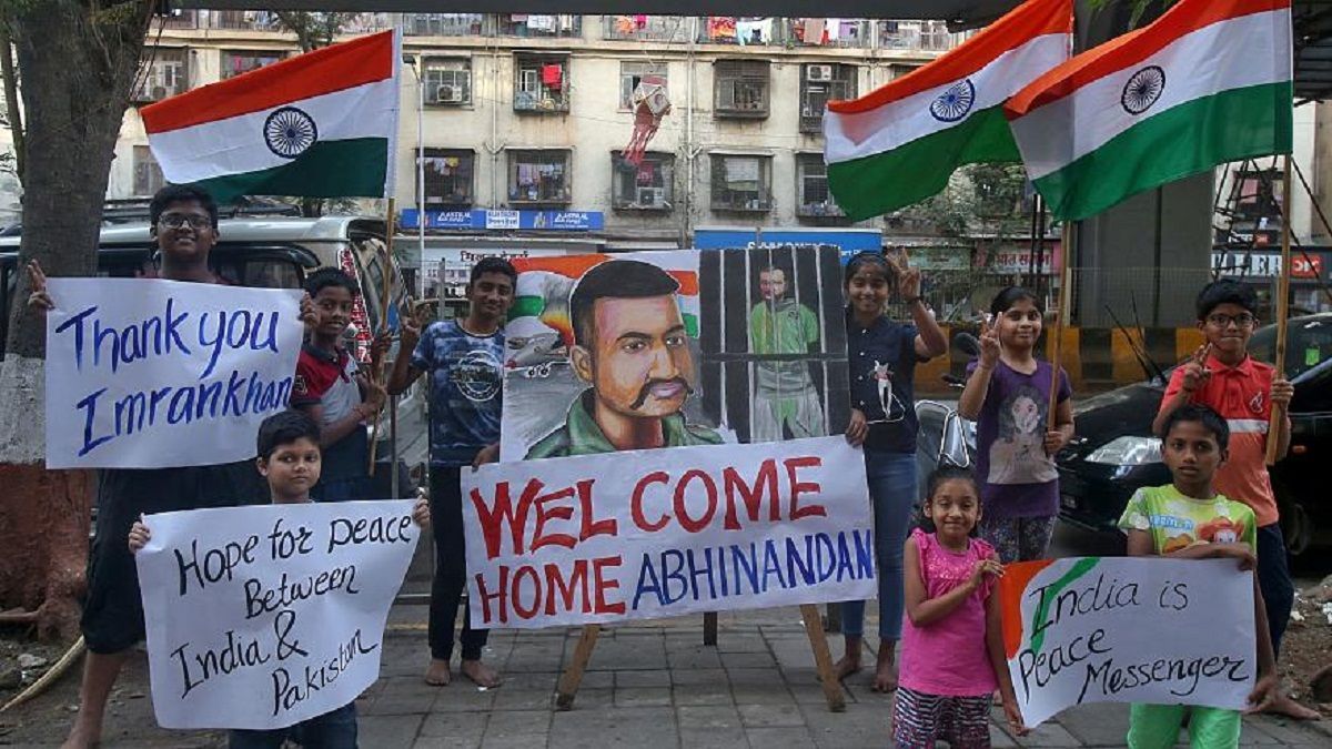 Влада Пакистану відпустила з полону пілота індійського винищувача Влада Пакистану відпустила з полону пілота індійського винищувача