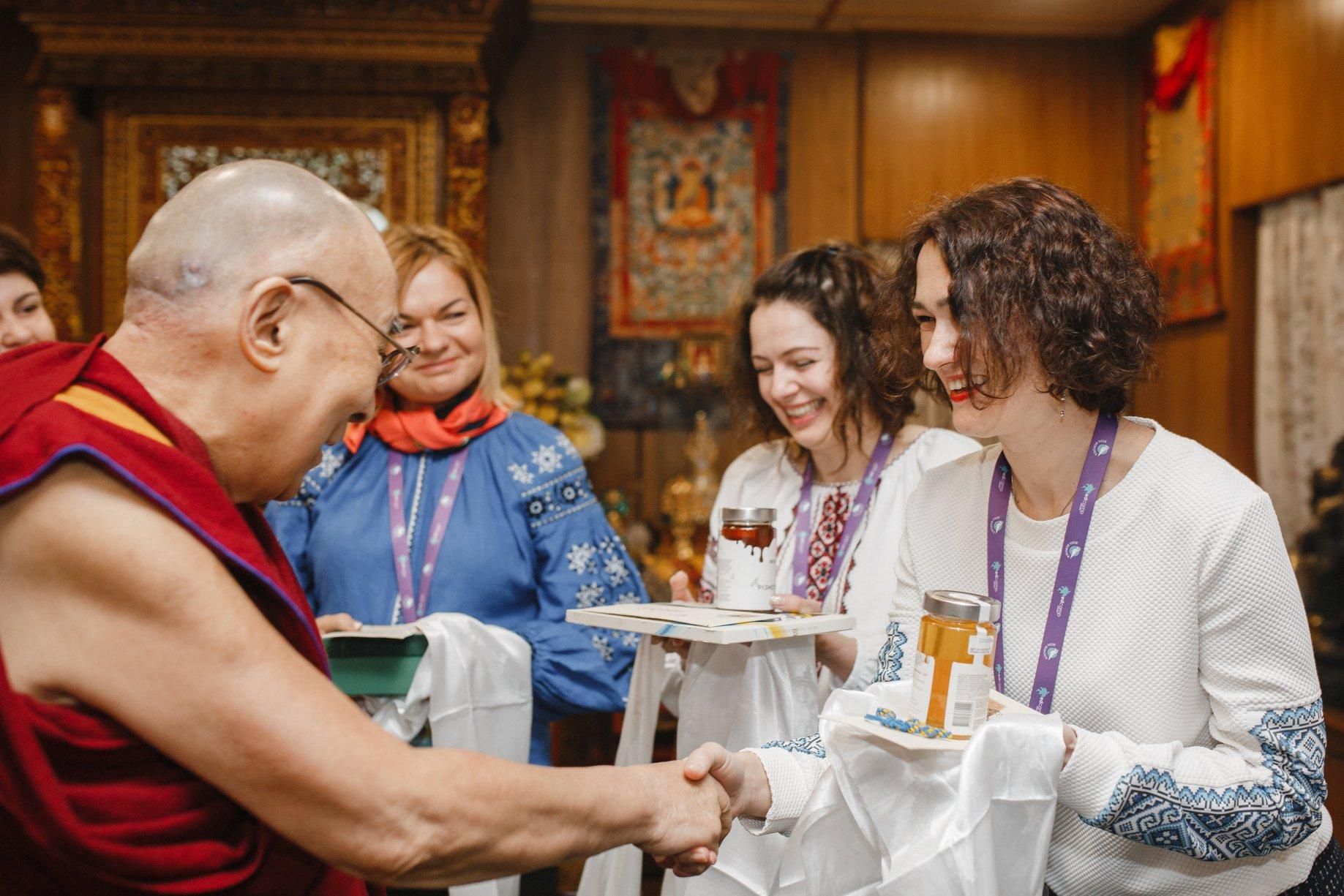 Воюйте, но с любовью в сердце, – появились фото знаковой встречи украинцев с Далай-ламой