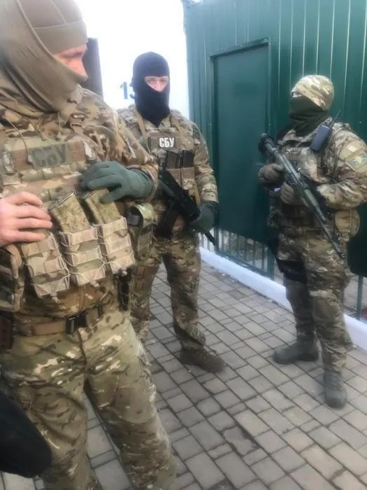 Працівники СБУ провели обшуки в будинках керівників СІЗО Працівники СБУ провели обшуки в будинках керівників СІЗО