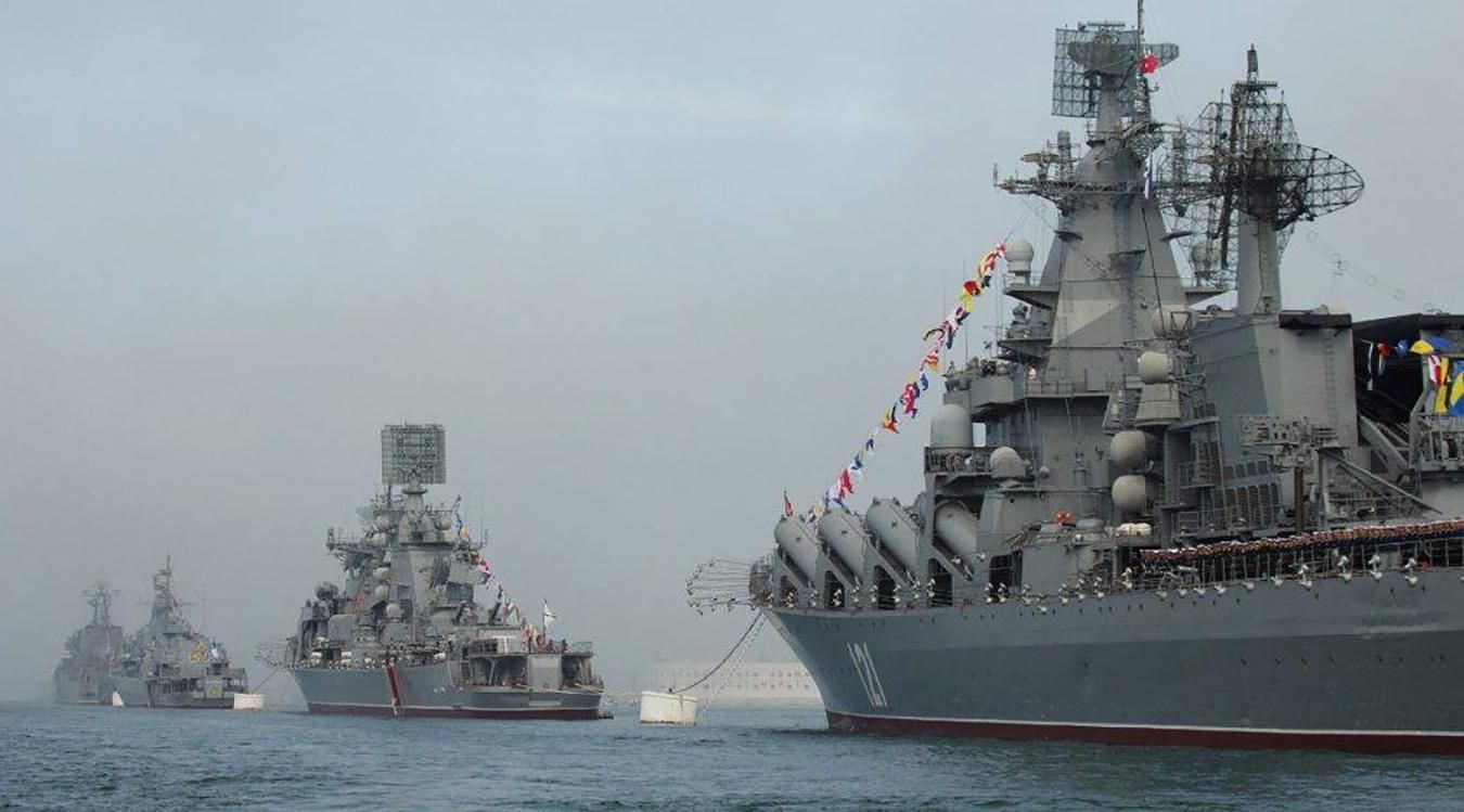 Все больше и больше: сколько кораблей Россия уже стянула в Азовское море