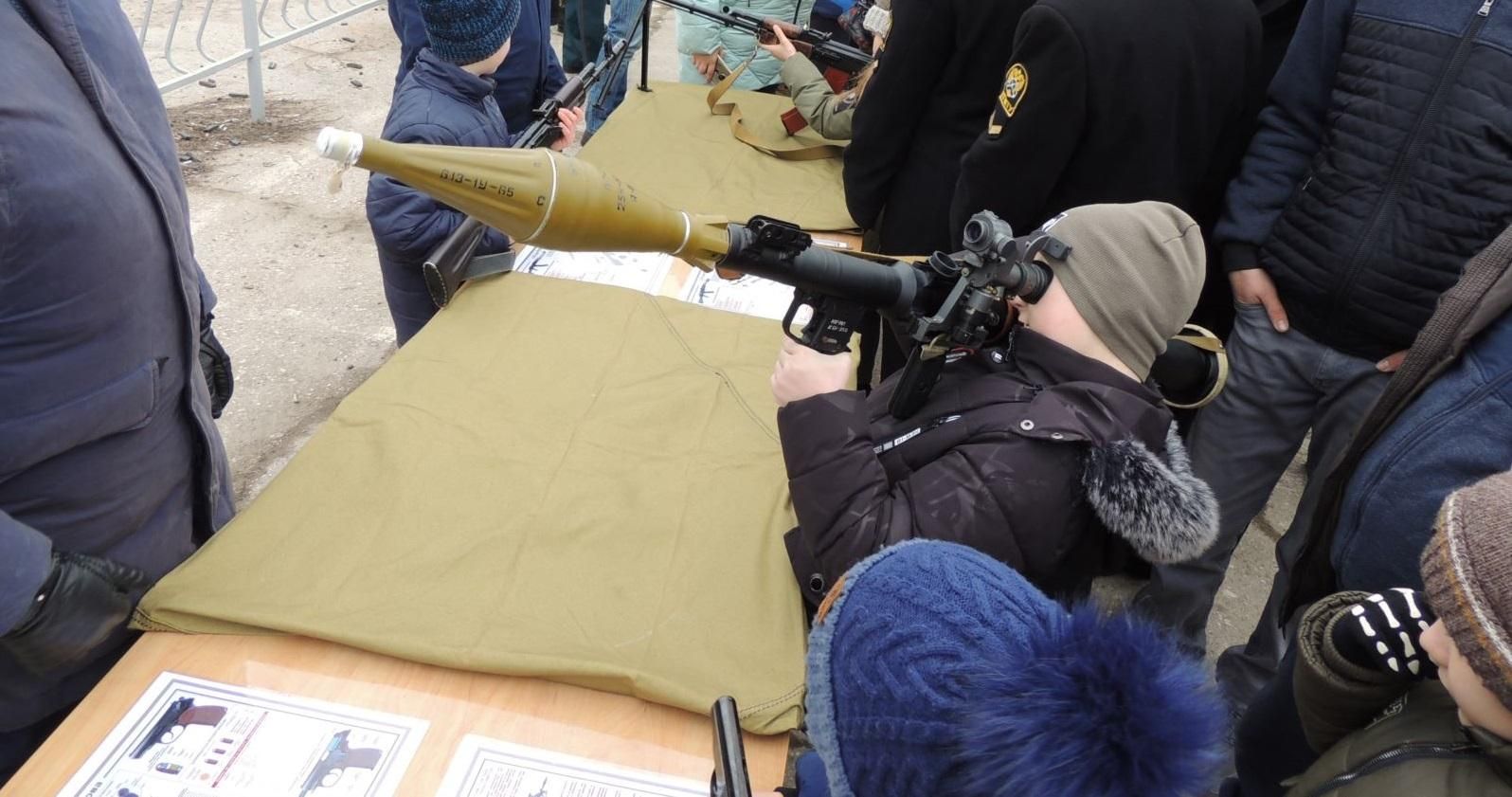 Российские оккупанты привезли в аннексированный Крым "трофейное оружие" из Сирии: фото Российские оккупанты привезли в аннексированный Крым "трофейное оружие" из Сирии: фото