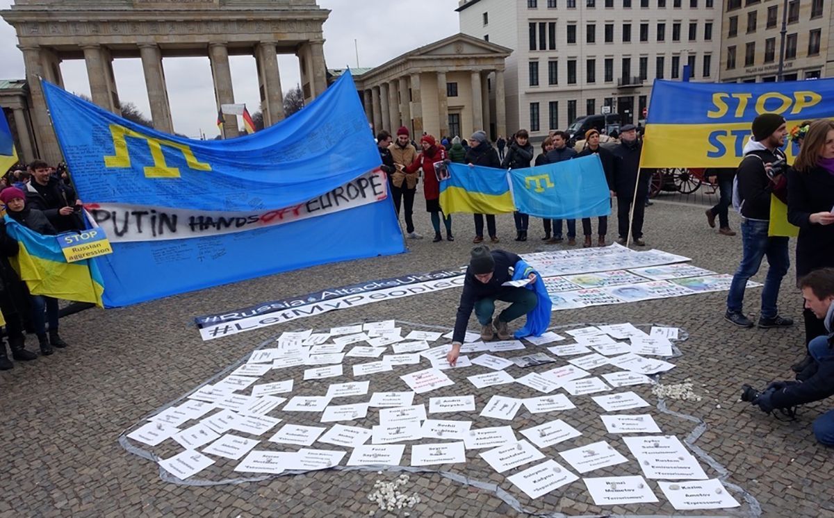 Освободить Крым: массовая акция для противостояния российской пропаганде состоялась в Германии Освободить Крым: массовая акция для противостояния российской пропаганде состоялась в Германии